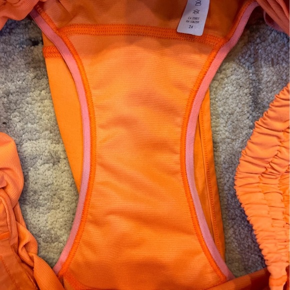 Lululemon Hotty Hot Short ll *2.5” Size 10 In Highlight Orange - Picture 8 of 10